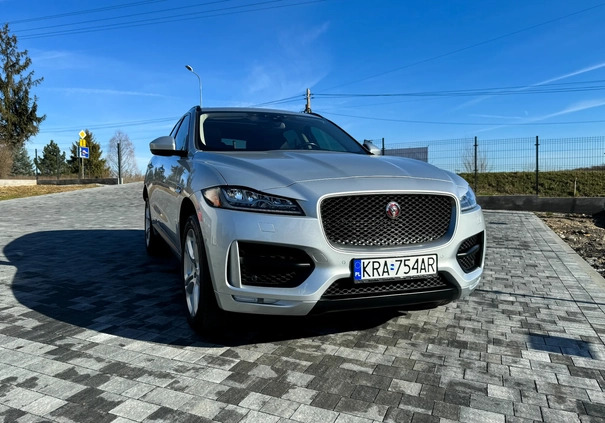 Jaguar F-Pace cena 142999 przebieg: 188000, rok produkcji 2017 z Jaworzno małe 631